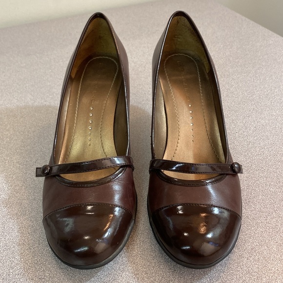 Bandolino - Garvey Mary Jane heels. Size 8 - Picture 2 of 10